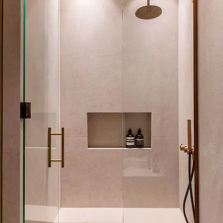 Luxurious Madeleine - Saint Honore